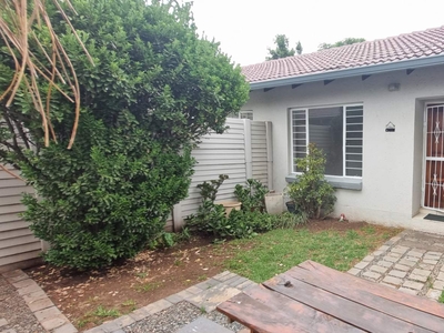 Townhouse For Sale in Rooihuiskraal North