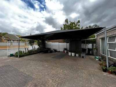 1 Bed Apartment in Blommendal, Cape Town City Centre | RentUncle