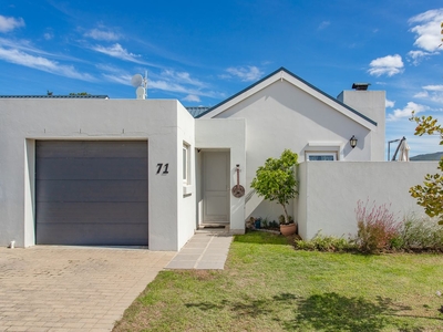 3 Bedroom Freehold For Sale in Paarl South