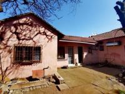 12 Bedroom House for Sale For Sale in Rustenburg - MR561983