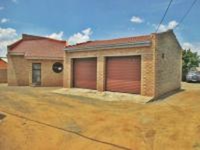 4 Bedroom House for Sale For Sale in Bloemside - MR511235 -