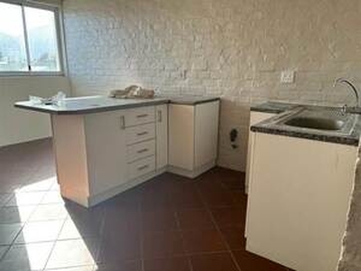 1 Bed Flat in Lansdowne - Cape Town