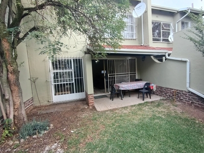 3 Bedroom Townhouse For Sale In Farrarmere