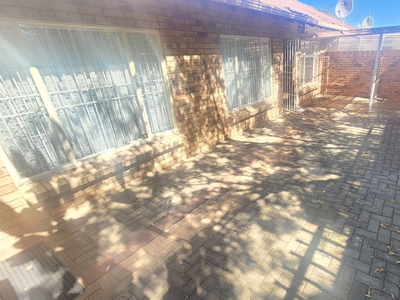 3 Bedroom Townhouse For Sale in Uitsig