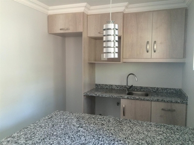 Stunning bachelor's flat to let in Waterkloof Glen