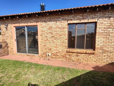 TO LET: R7500pm 3 BEDROOM TOWNHOUSE GREENHILLS RANDFONTEIN