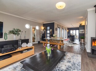 2 Bedroom Apartment To Let in Vredehoek