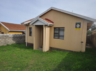 Three Bedroom House to let in Amalinda Heights
