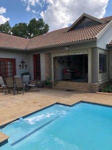 4 Bedroom House For Sale in Ruimsig - 2 Salathiel 1 Hole-In-One Avenue