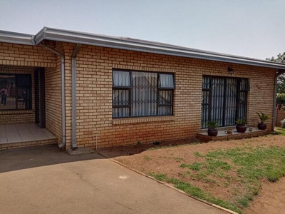 House For Sale In Palm Ridge, Alberton