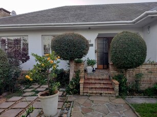 4 Bedroom house to rent in Plumstead, Cape Town