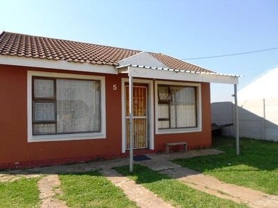 2 Bedroom House For Sale in Booysen Park