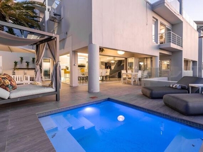 Apartment For Sale In Bantry Bay, Cape Town