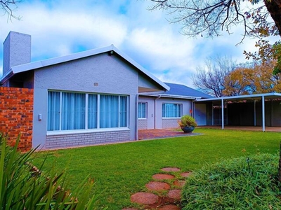 House For Sale In Generaal De Wet, Bloemfontein