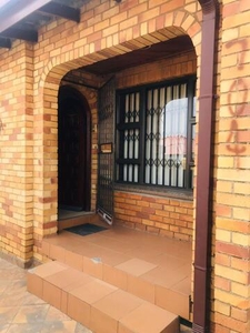 House For Sale In Meadowlands East, Soweto