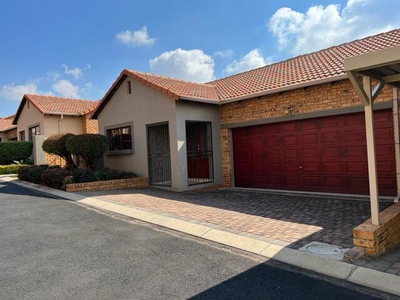 Townhouse For Rent In Chancliff Ridge, Krugersdorp