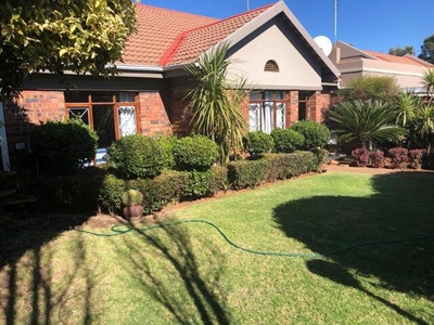 Townhouse For Sale In Flamwood, Klerksdorp