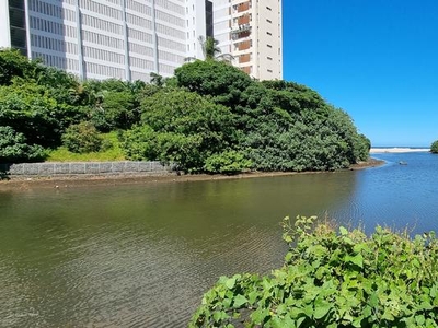 3 bed, 2 bathroom unit with amazing view of the river and ocean up for grabs at this bargain price.
