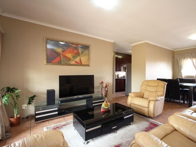 3 Bedroom Apartment To Let in Roodekrans
