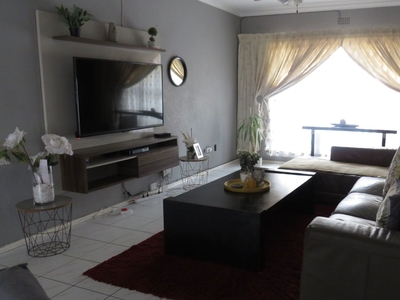 3 bedroom house to rent in Lindhaven