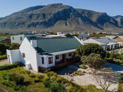 4 Bedroom House For Sale in Bettys Bay