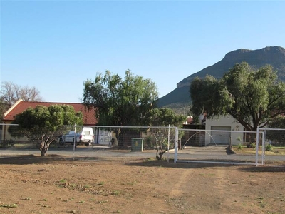 418 m² Land available in Graaff Reinet