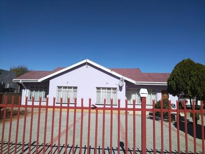 House For Sale In Vryburg, North West