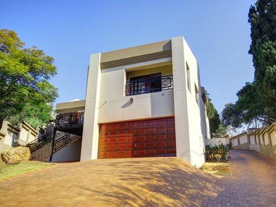 Townhouse For Rent In Constantia Kloof, Roodepoort
