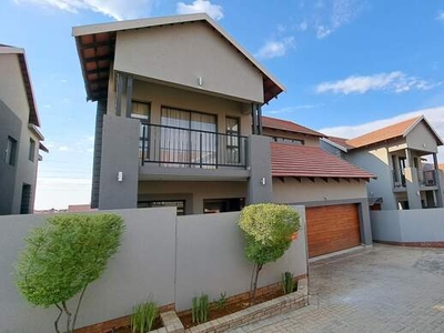 Townhouse For Sale In Wild Olive Estate, Bloemfontein