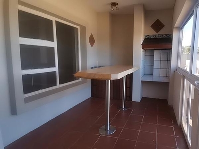 Two bedrooms flat with sea views in Uvongo! Perfect investment!