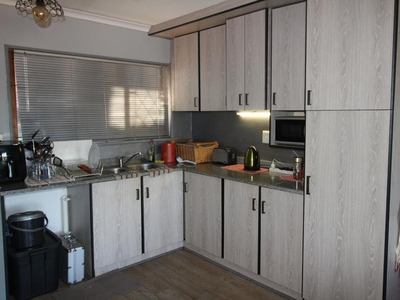 Very neat 2 bedroom Loghome For Sale in Uvongo. !!