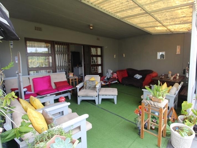Very Spacious Duplex Unit For Sale in Uvongo