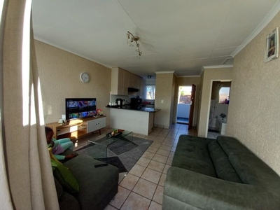 2 Bedroom Sectional Title For Sale in Glen Marais