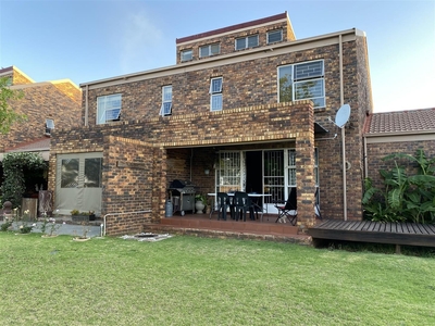 2 Bedroom Townhouse for sale in Vaalpark