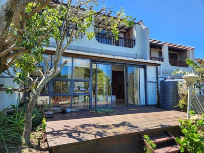 3 Bedroom Townhouse To Let in Beacon Bay