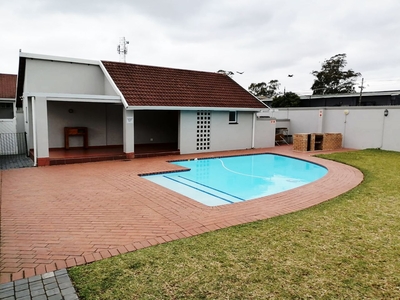 3 Bedroom Townhouse To Let in Hillcrest Central