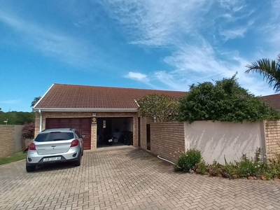 3 Bedroom Townhouse To Let in Summerstrand
