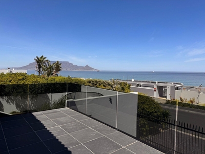 4 Bedroom House for sale in Bloubergstrand