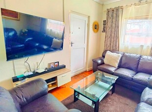 CALLING ASTUTE INVESTORS: RENTAL INCOME R15 000 PM