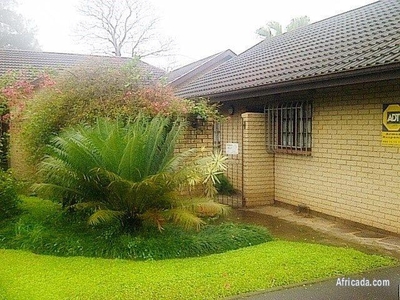 SUPER 3 BEDROOM SIMPLEX WITH POOL & TENNIS COURT IN KLOOF