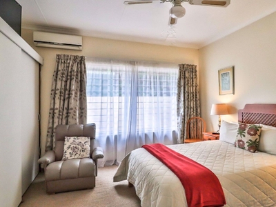 2 bedroom apartment to rent in Weavind Park