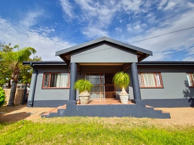 3 Bedroom Freehold For Sale in Keidebees