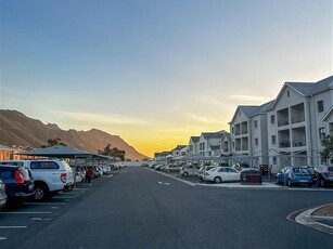 2 Bed Apartment in Gordons Bay Central