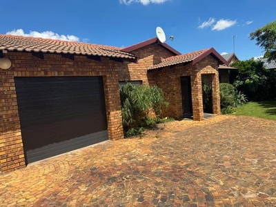 3 Bedroom House For Sale in Dal Fouche