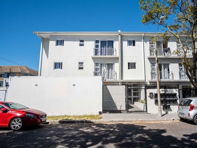 2 Bedroom Apartment For Sale in Kenilworth