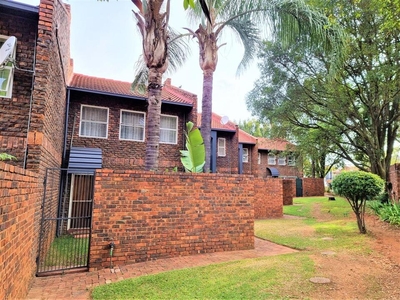 2 Bedroom Townhouse for Sale in Garsfontein