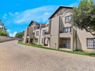 2 Bedroom Townhouse for Sale in Ruimsig