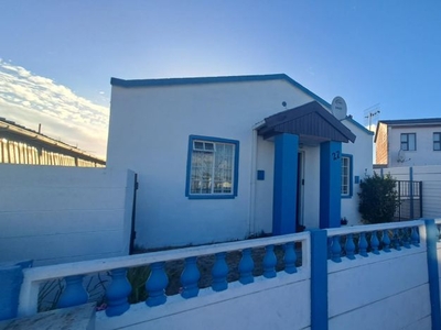 3 Bedroom house rented in New Woodlands, Mitchells Plain