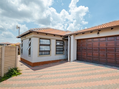 Secure Estate for sale with 3 bedrooms, Andeon, Pretoria