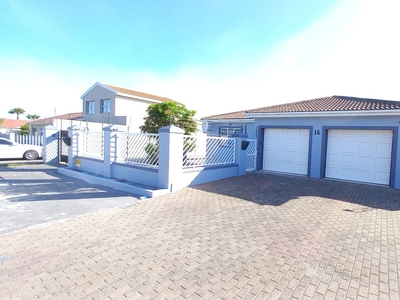 3 Bedroom House Rented in Grassy Park